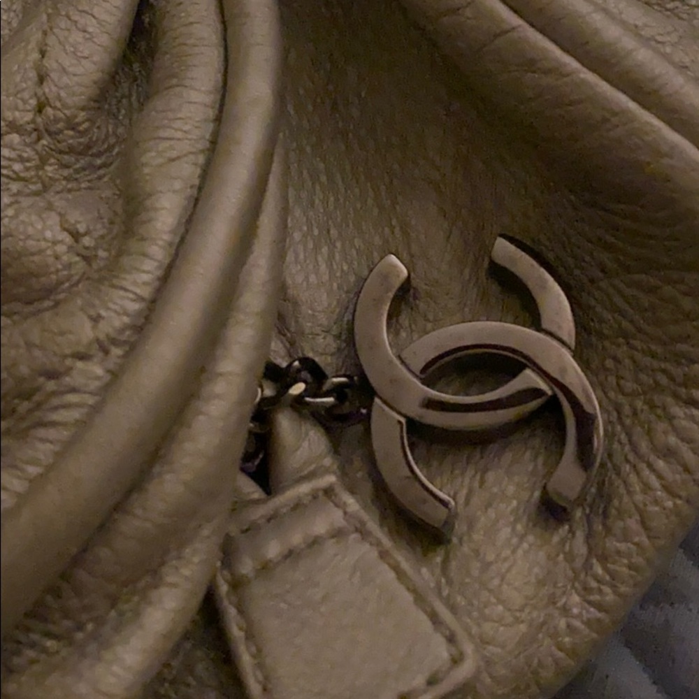 Chanel Pearl Handbag - Picture 2 of 3